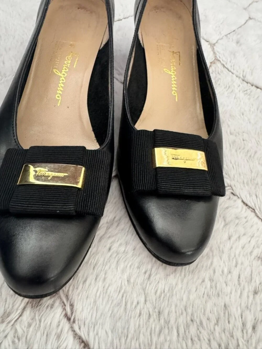 NEW Salvatore Ferragamo Vara Black Leather Bow Block Heel Pumps Size 5.5 B